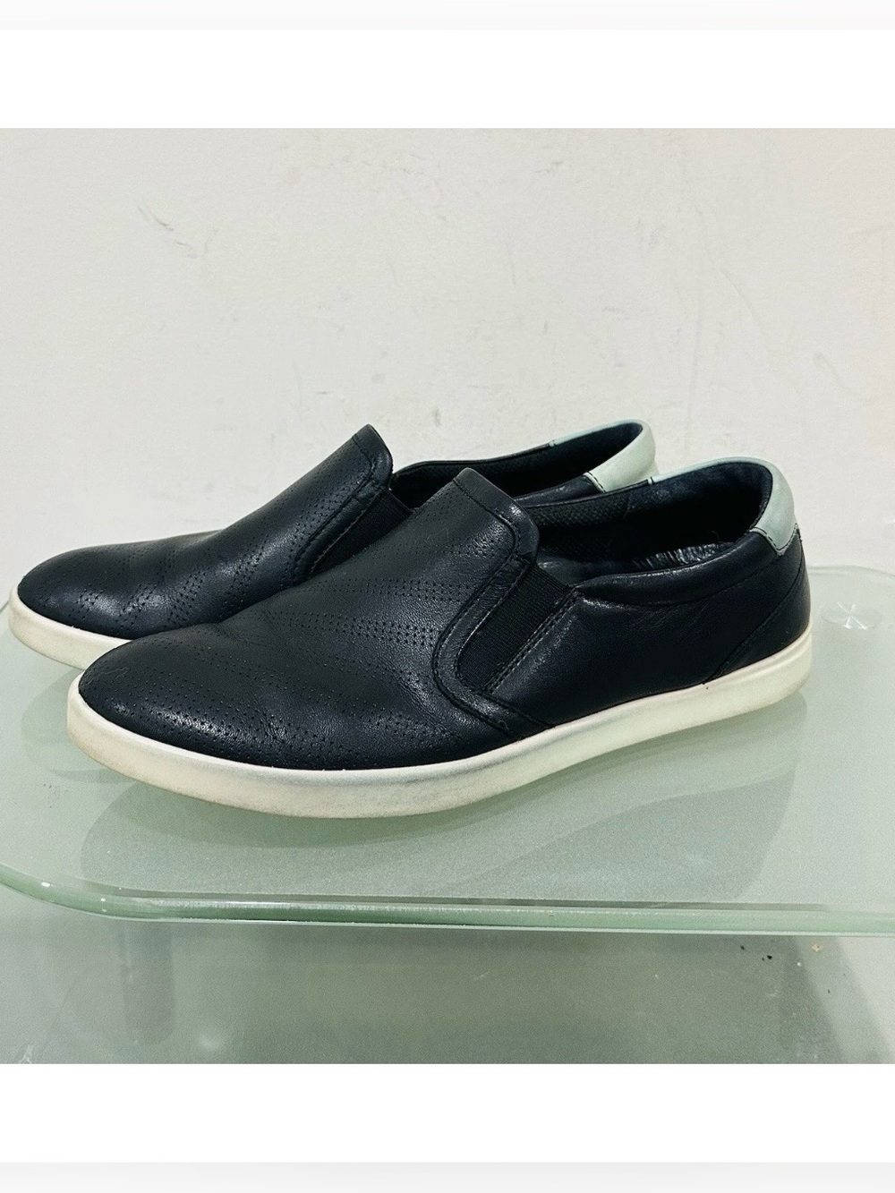 ECCO Shoes Womens 39 US 8,5 Slip On Sneakers Black Leather Casual